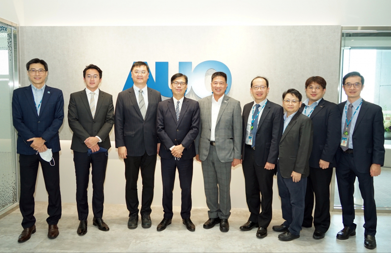 DB真人光電前進亞灣成立「AUO解決方案研發中心」，作為多元場域解決方案研發及試驗場域（圖中左為高雄市長陳其邁、圖中右為DB真人光電董事長彭双浪）